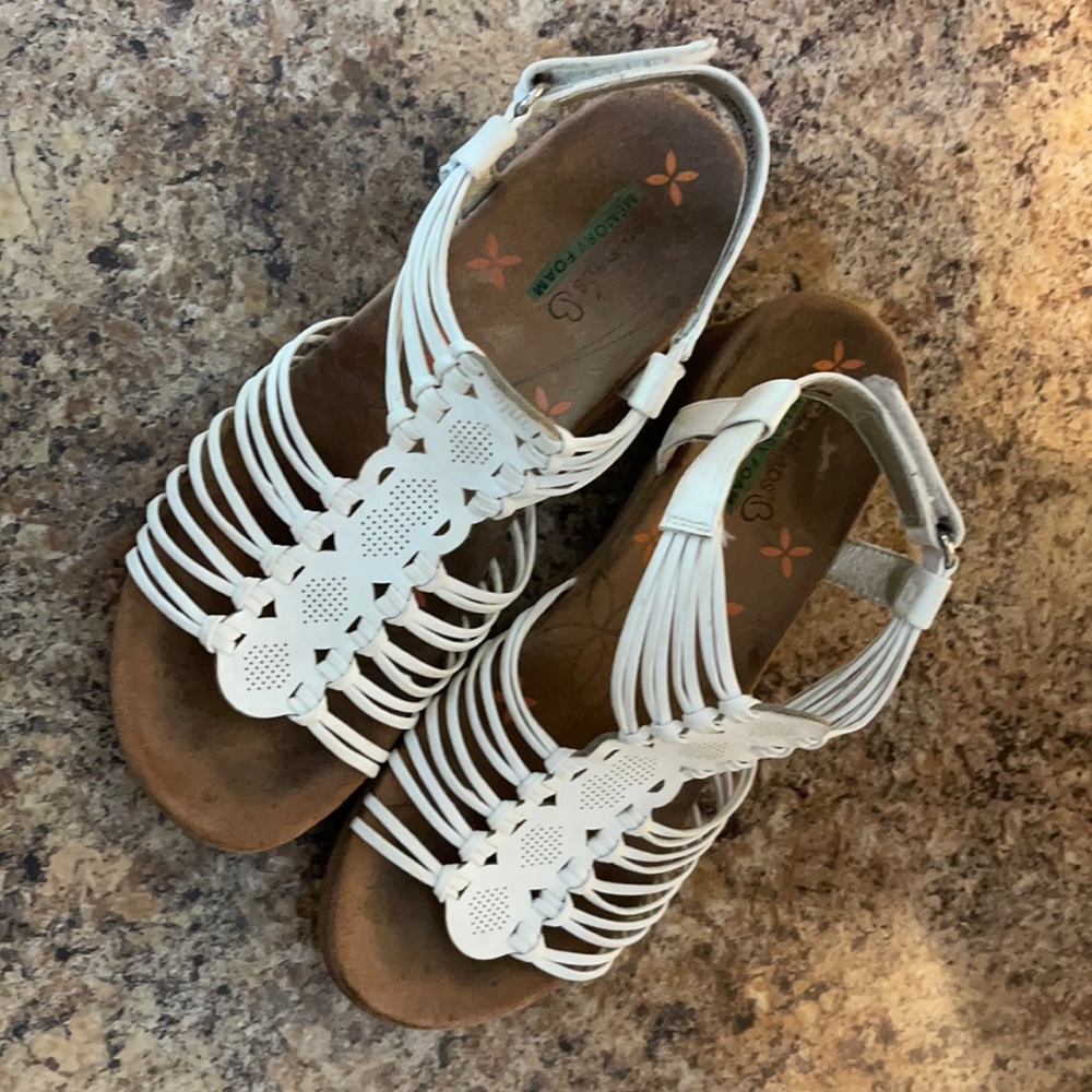 Used white bare traps.
